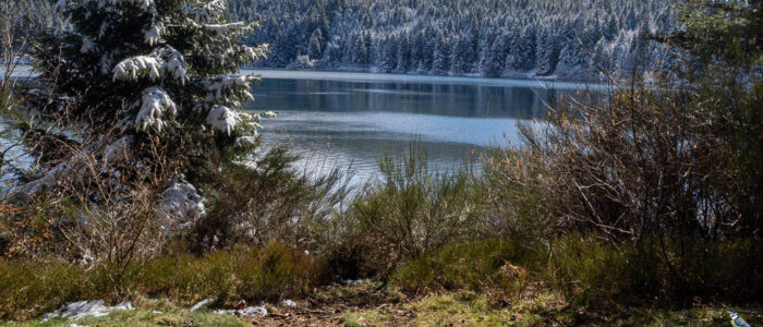 Vue sur le lac de Servières